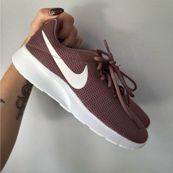 Nike Shoes - Nike Shoes